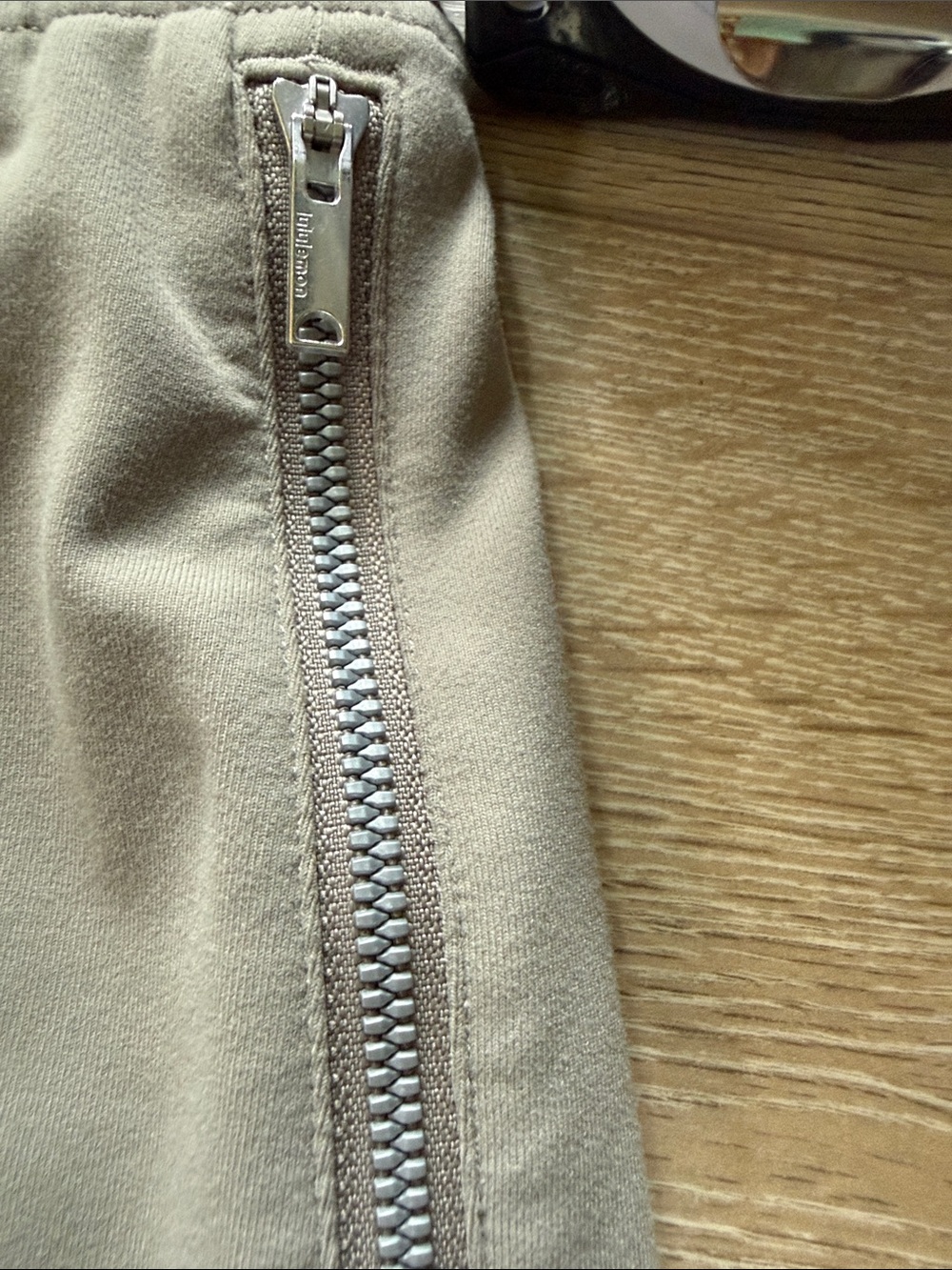 lululemon Define Mid-Rise Track Pant - Picture 9 of 15